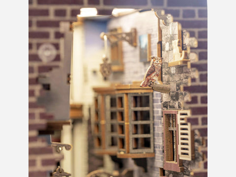 Revell 00530_winkelgasse Harry Potter - Winkelgasse Book Nook (Diagon Alley) Buchstütze Harry Potter 4