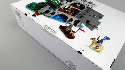 Burg im Wald / Castle in the Forest (910001)