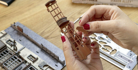 Revell 00530_winkelgasse Harry Potter - Winkelgasse Book Nook (Diagon Alley) Buchstütze Harry Potter 5