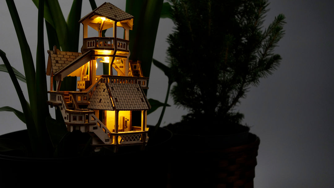 Tiny Treehouses Forrest Cottage – Kit Cabane En Bois Avec LED, échelle 1:100, Balcon Et Meubles – 15+