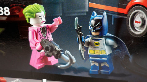 LEGO 76188 Batmobile aus dem TV-Klassiker Batman DC Super Heroes 3